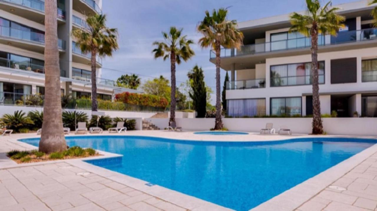 Apartamentos Cavalo Preto Beach Resort Картейра Экстерьер фото