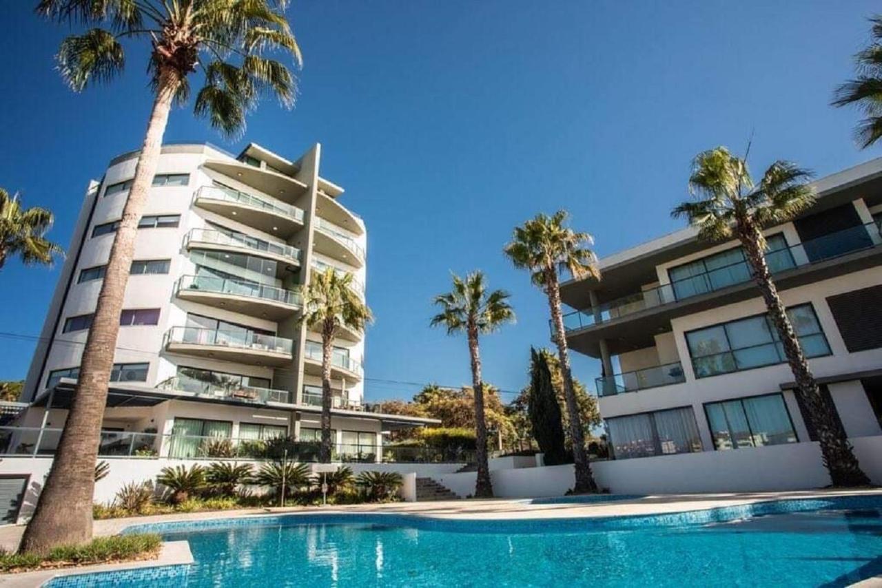 Apartamentos Cavalo Preto Beach Resort Картейра Экстерьер фото